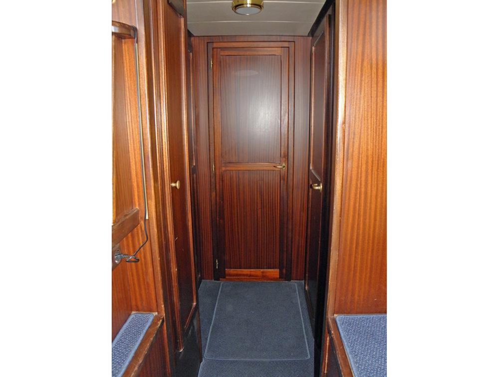 Aft cabin, Accommodation